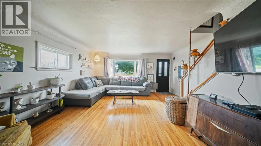 509 QUEENSWAY W