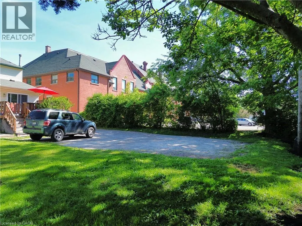 100 - 102 STANLEY Street