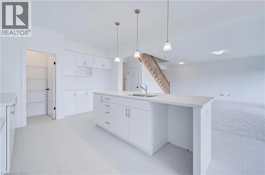 10 MUNN Crescent