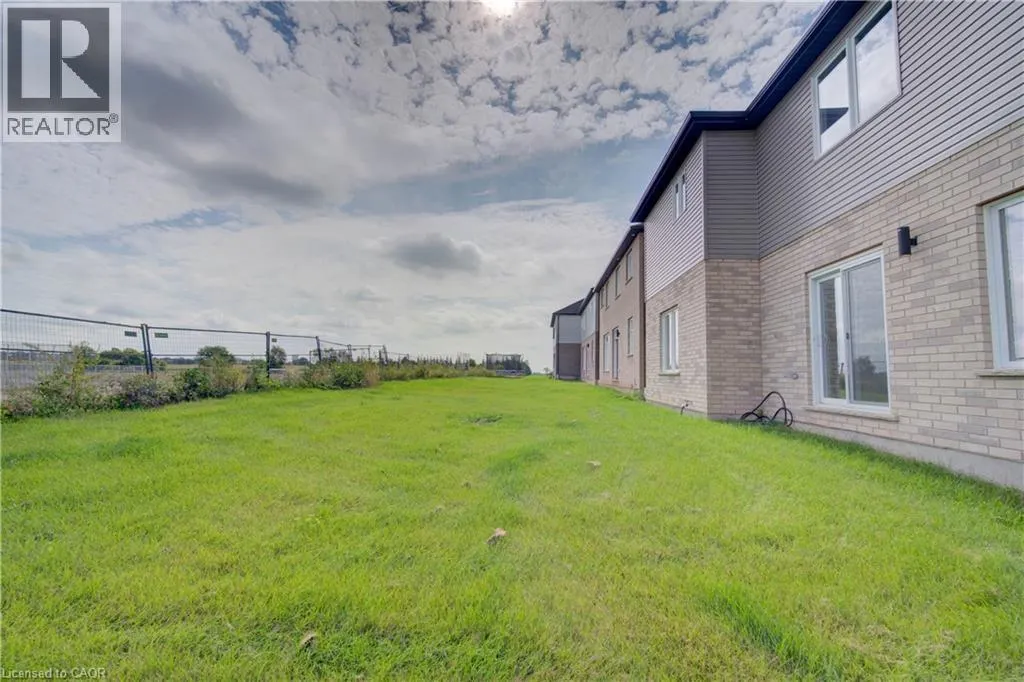 10 MUNN Crescent
