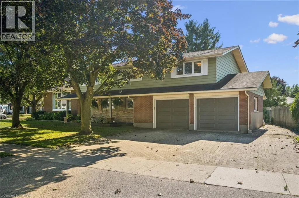 19 CHRISTINE Crescent