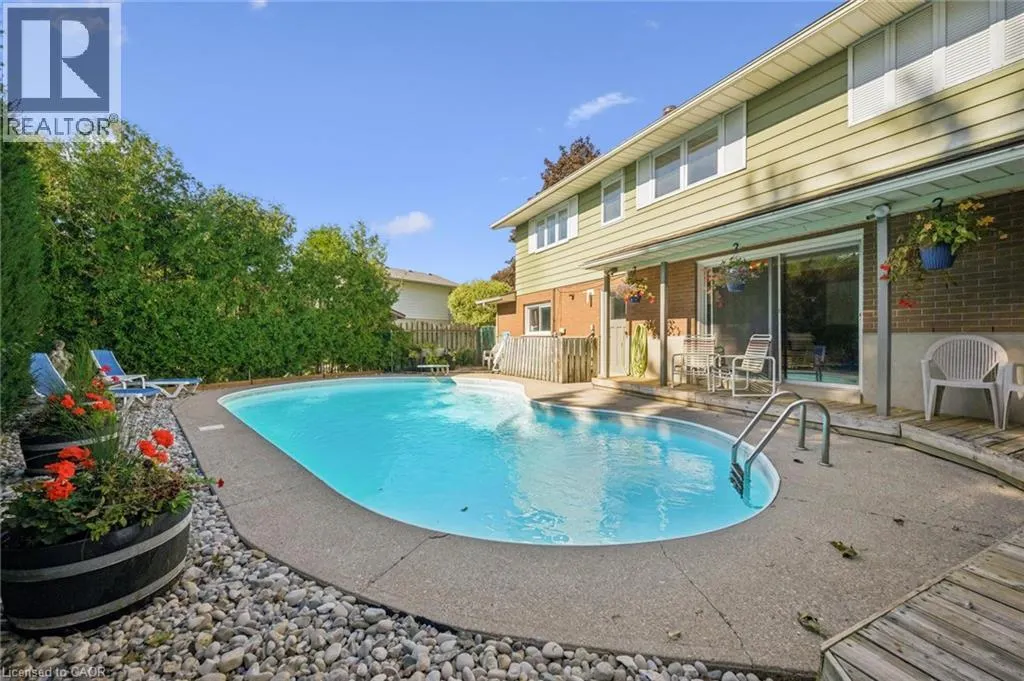 19 CHRISTINE Crescent
