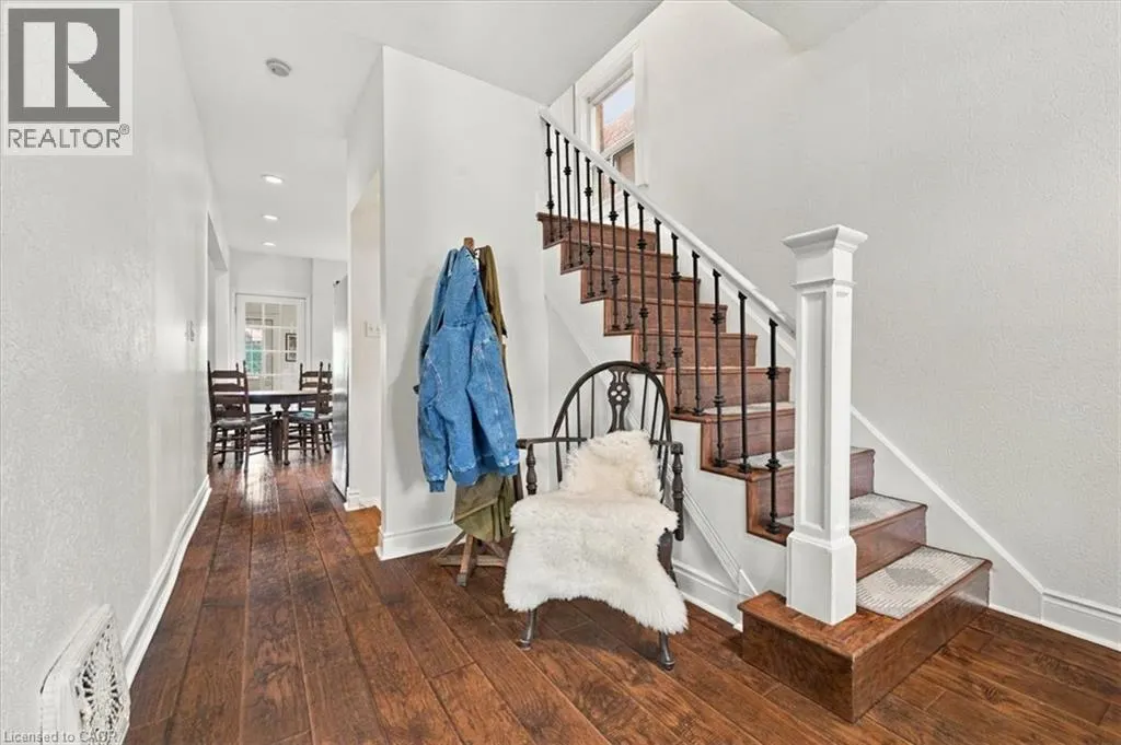 98 SANFORD Avenue S