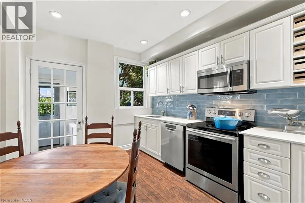 98 SANFORD Avenue S