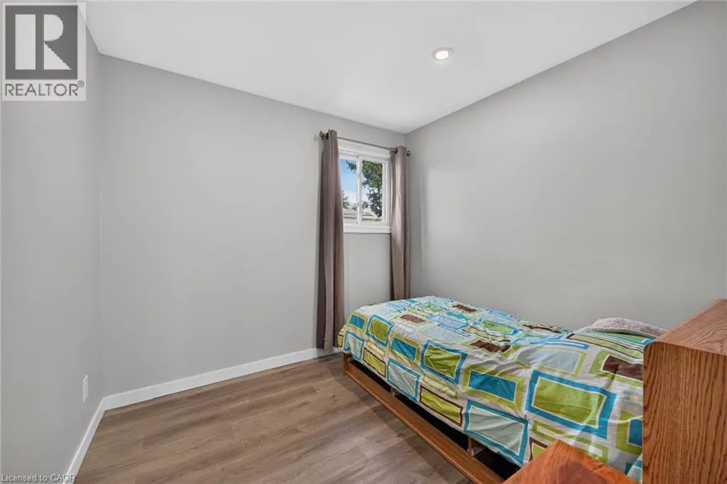 15 MILLER Crescent