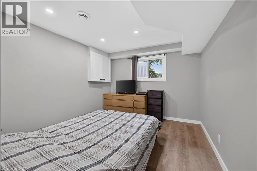 15 MILLER Crescent