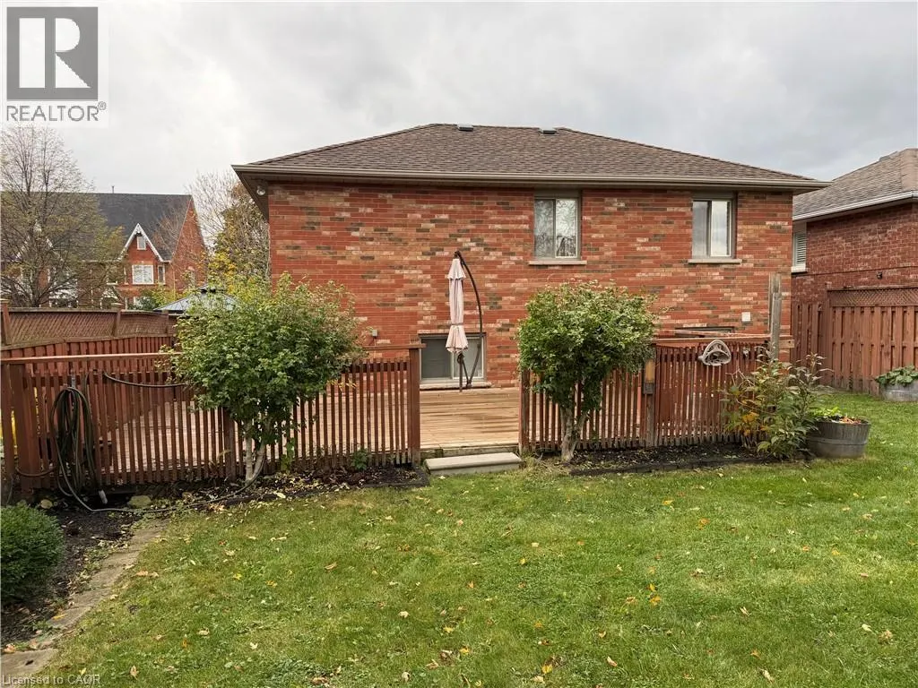 102 COVE Crescent