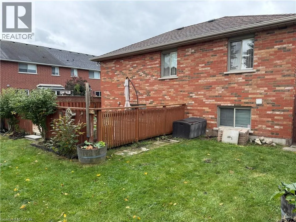 102 COVE Crescent