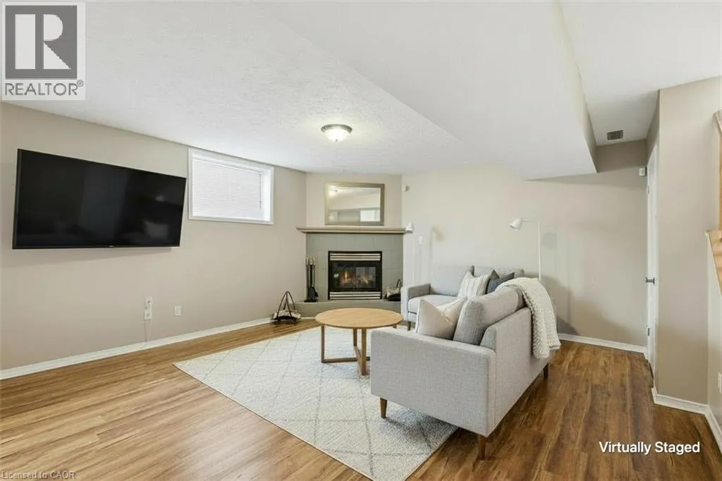 102 COVE Crescent