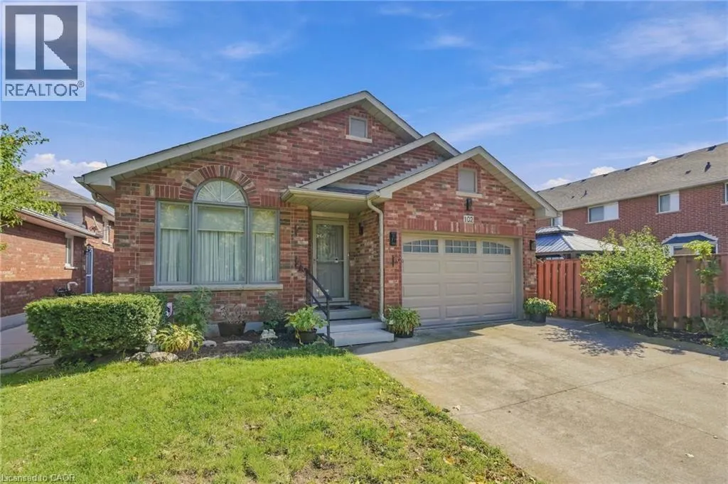 102 COVE Crescent