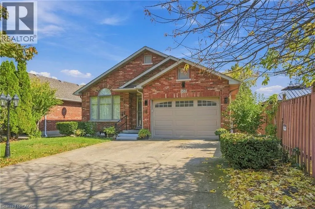 102 COVE Crescent