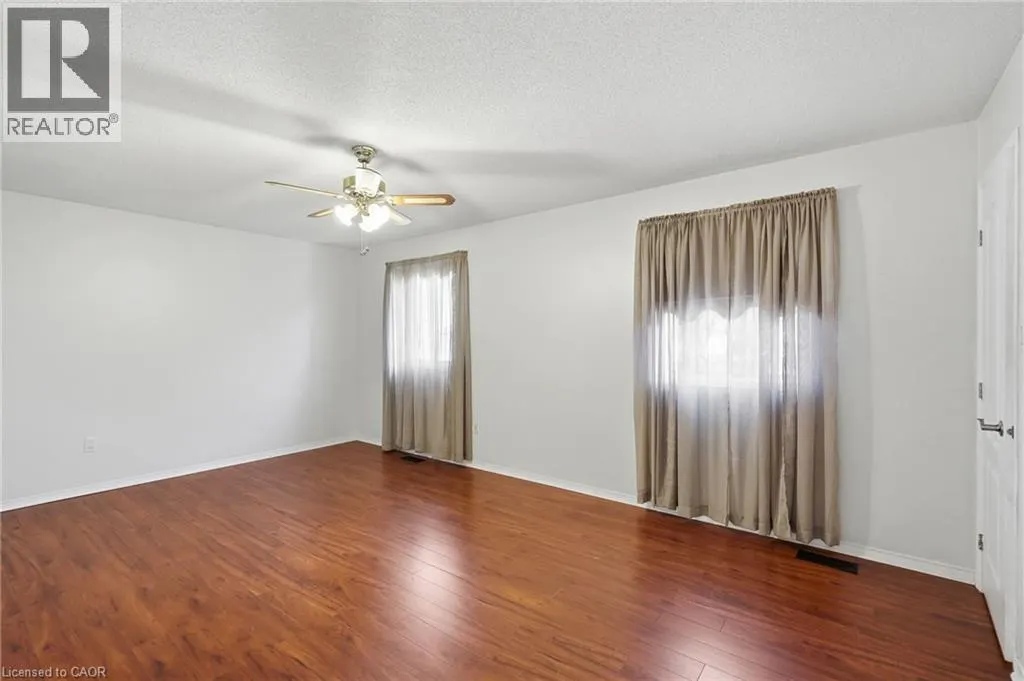 102 COVE Crescent