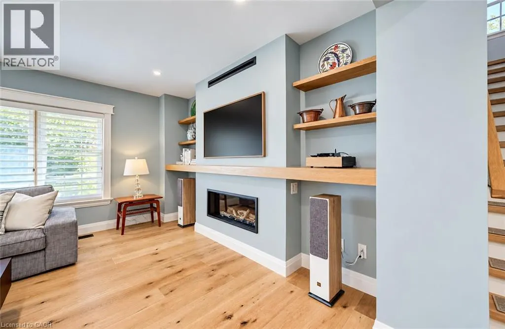 656 WESTMOUNT Road W
