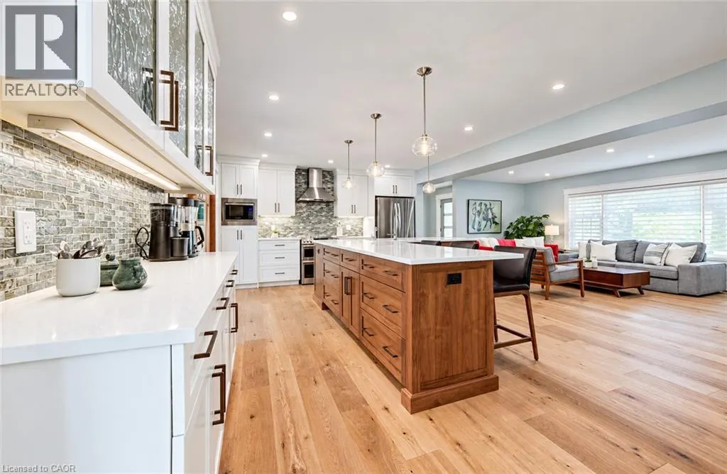 656 WESTMOUNT Road W