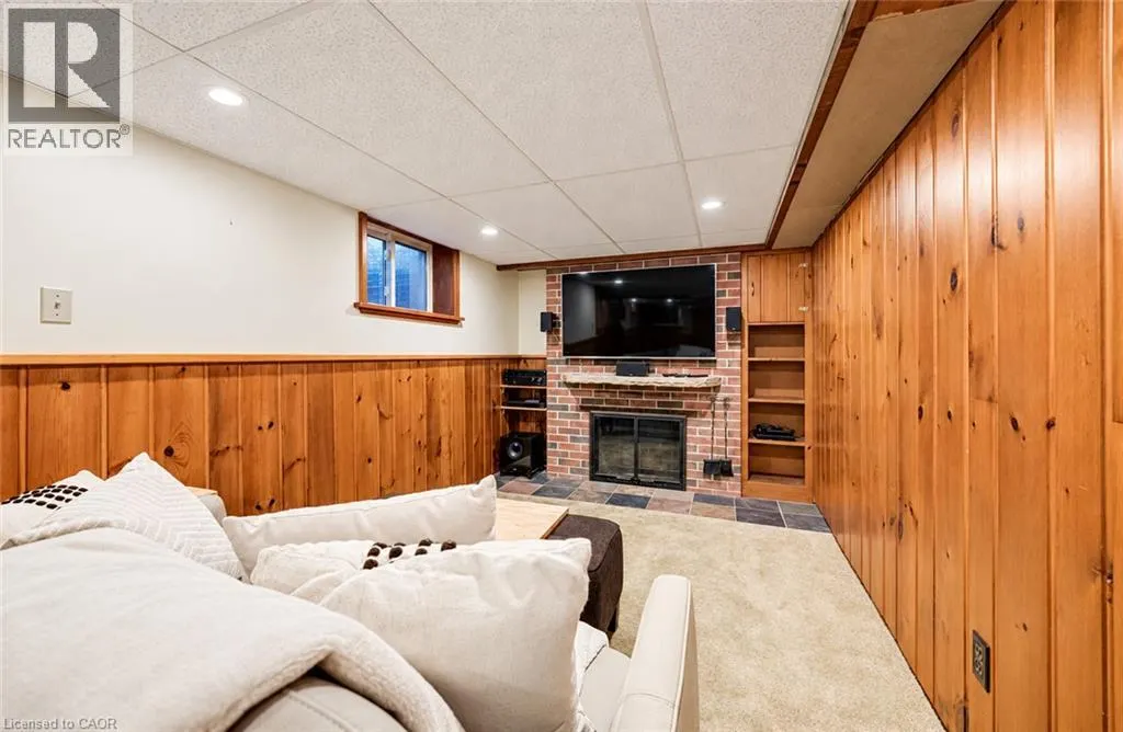 656 WESTMOUNT Road W