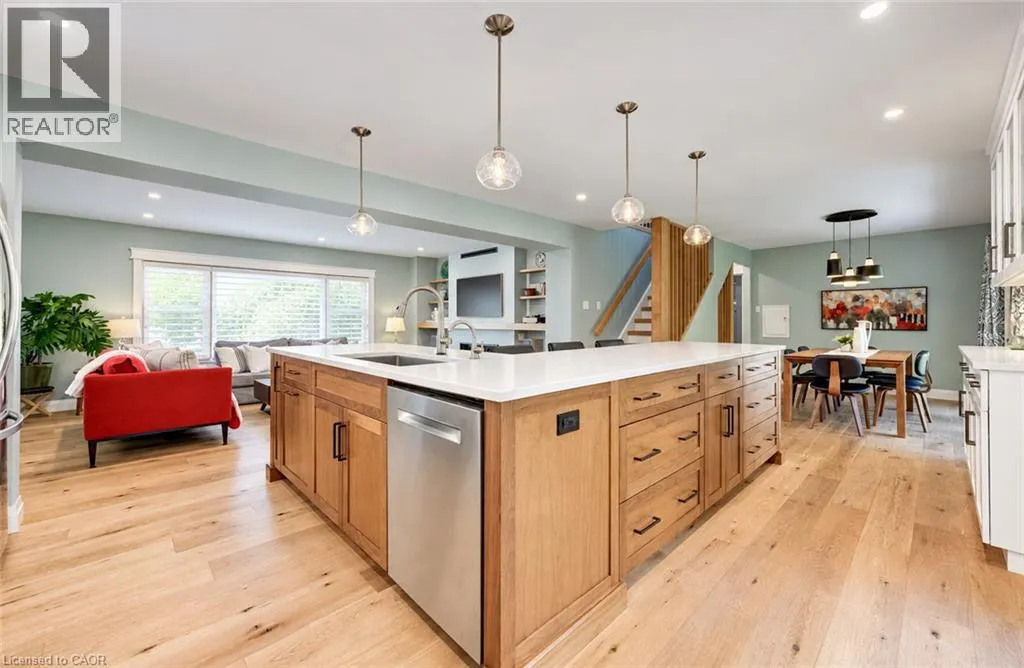 656 WESTMOUNT Road W