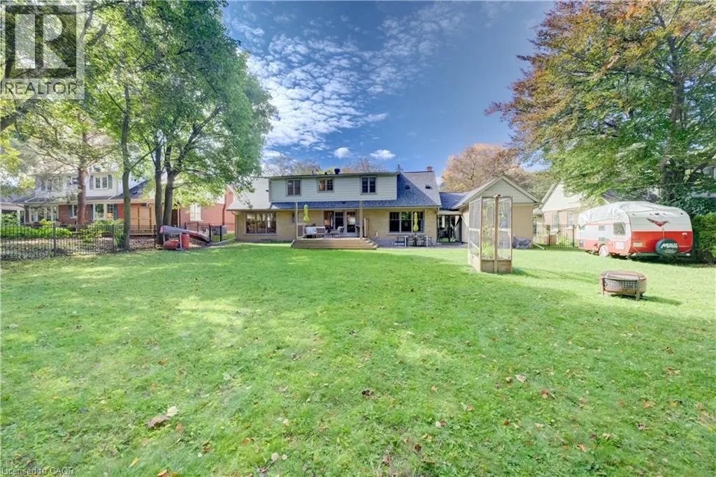 656 WESTMOUNT Road W