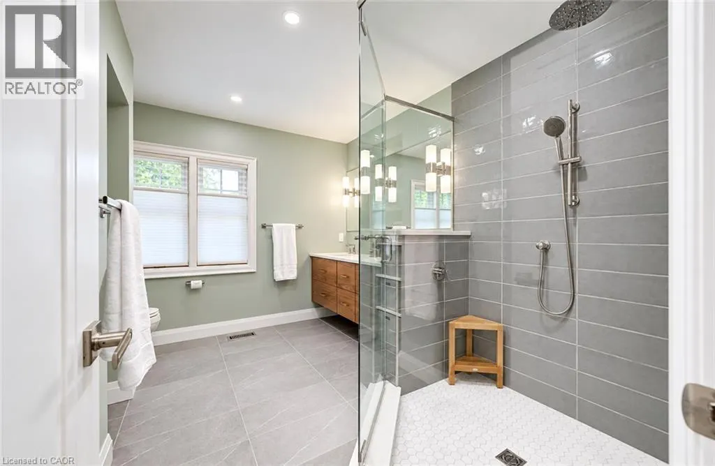 656 WESTMOUNT Road W