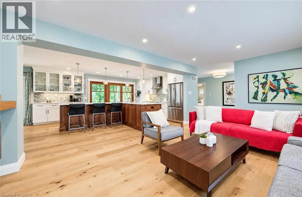 656 WESTMOUNT Road W