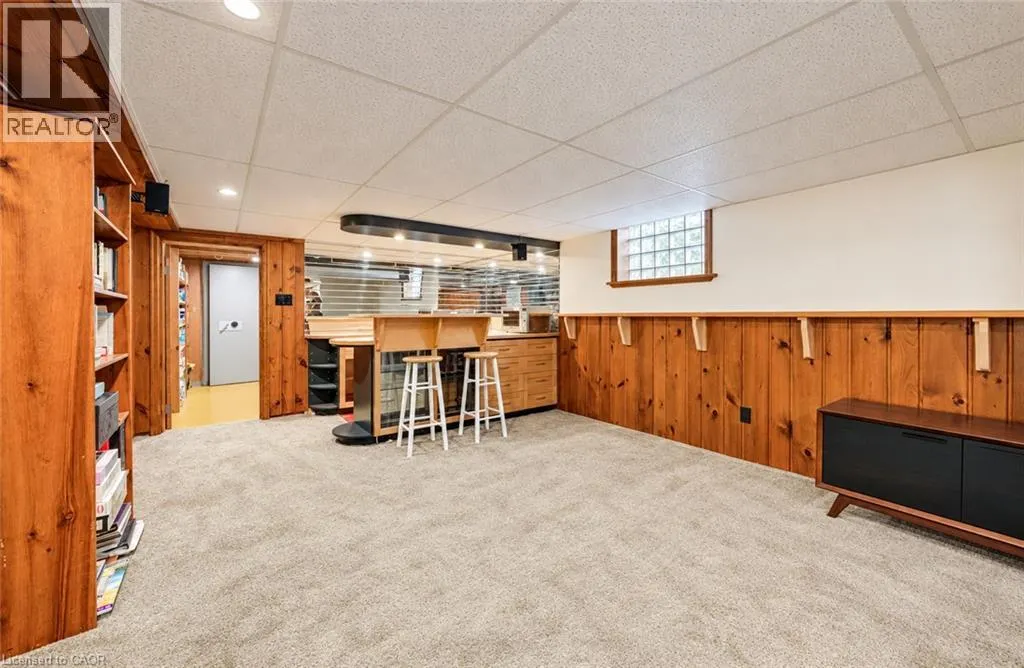 656 WESTMOUNT Road W
