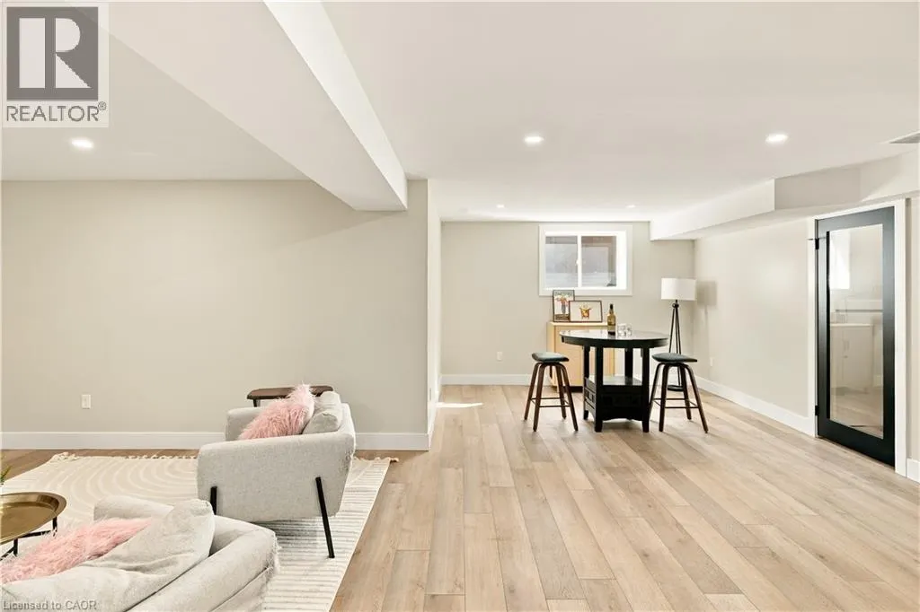 116 ENGLISH Crescent