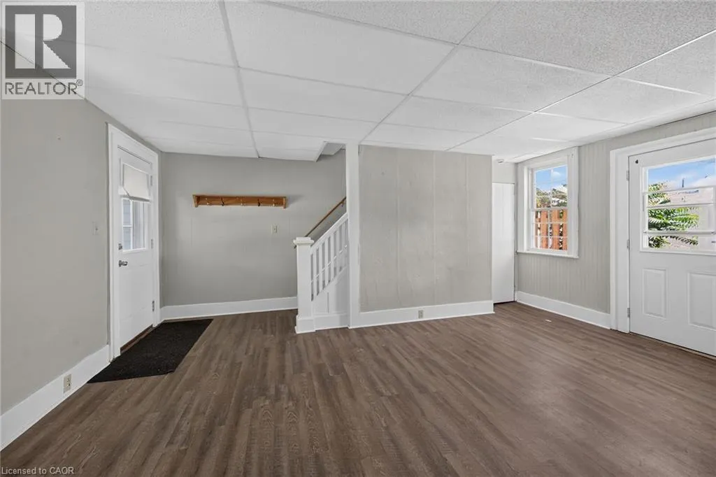 217-219 NELSON Street W