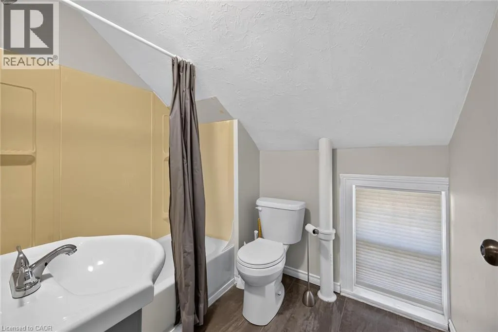 217-219 NELSON Street W
