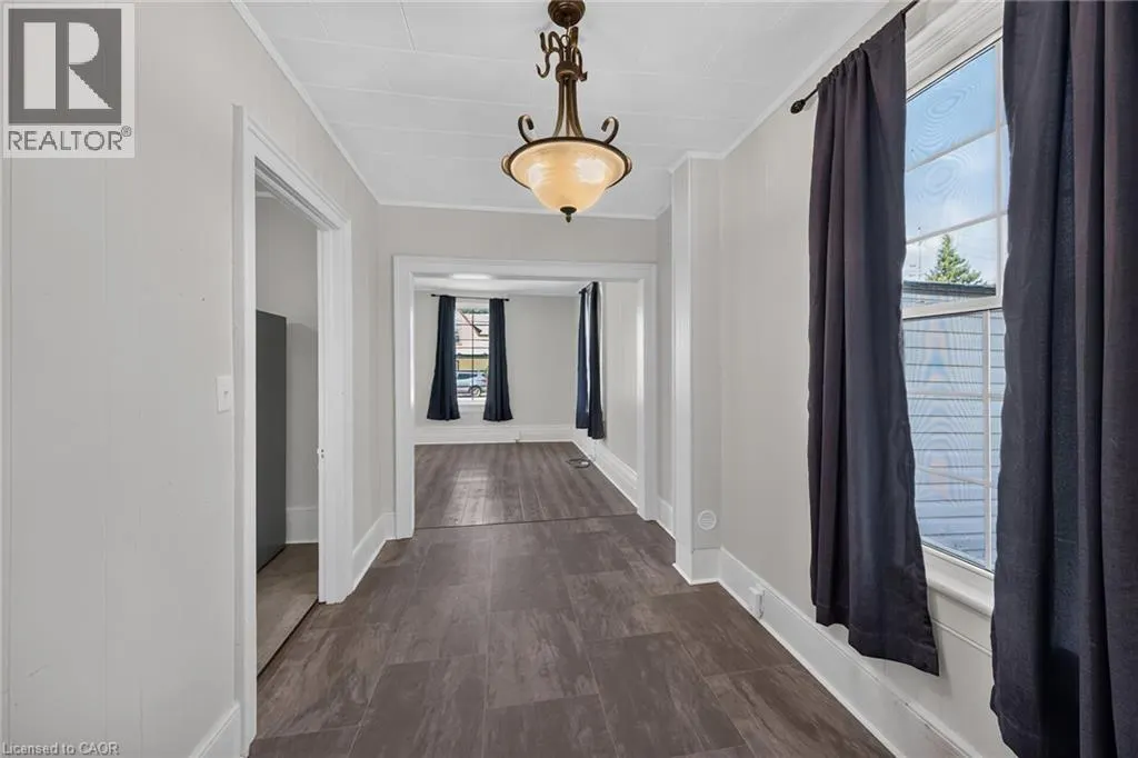 217-219 NELSON Street W