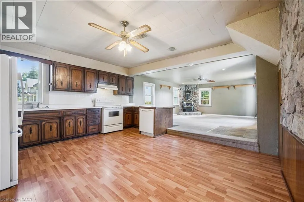 1126 QUEEN'S BUSH Road