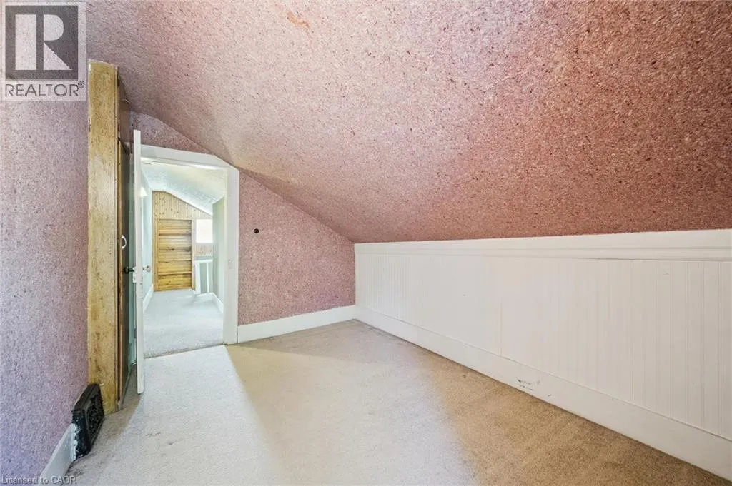 1126 QUEEN'S BUSH Road