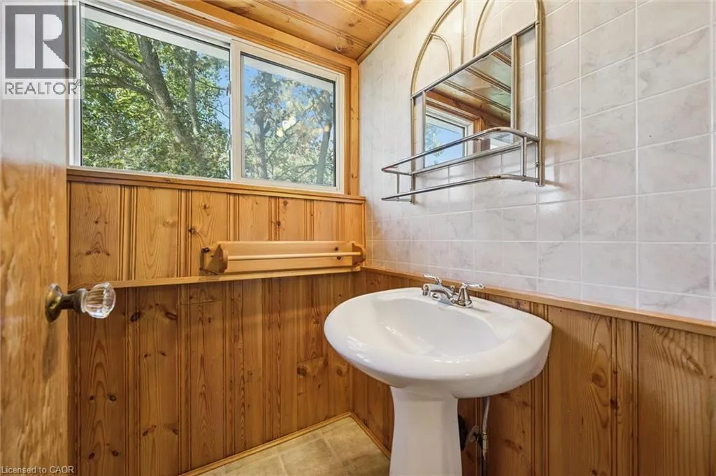 1126 QUEEN'S BUSH Road