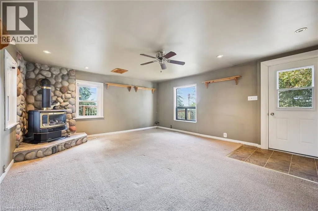 1126 QUEEN'S BUSH Road