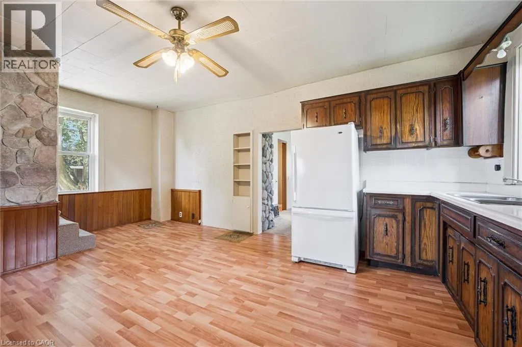 1126 QUEEN'S BUSH Road