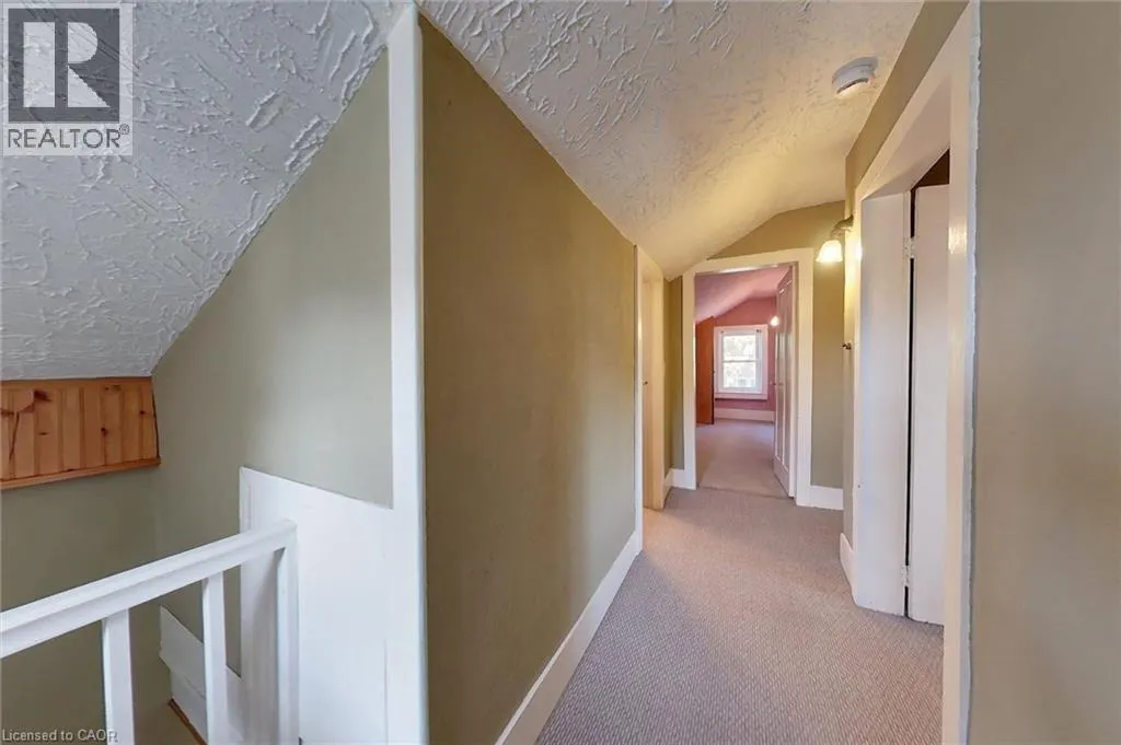 1126 QUEEN'S BUSH Road
