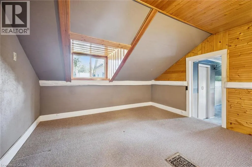 1126 QUEEN'S BUSH Road