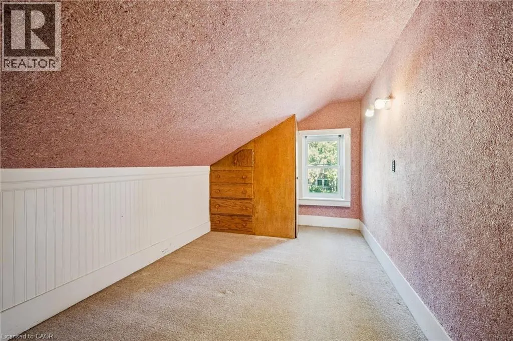 1126 QUEEN'S BUSH Road