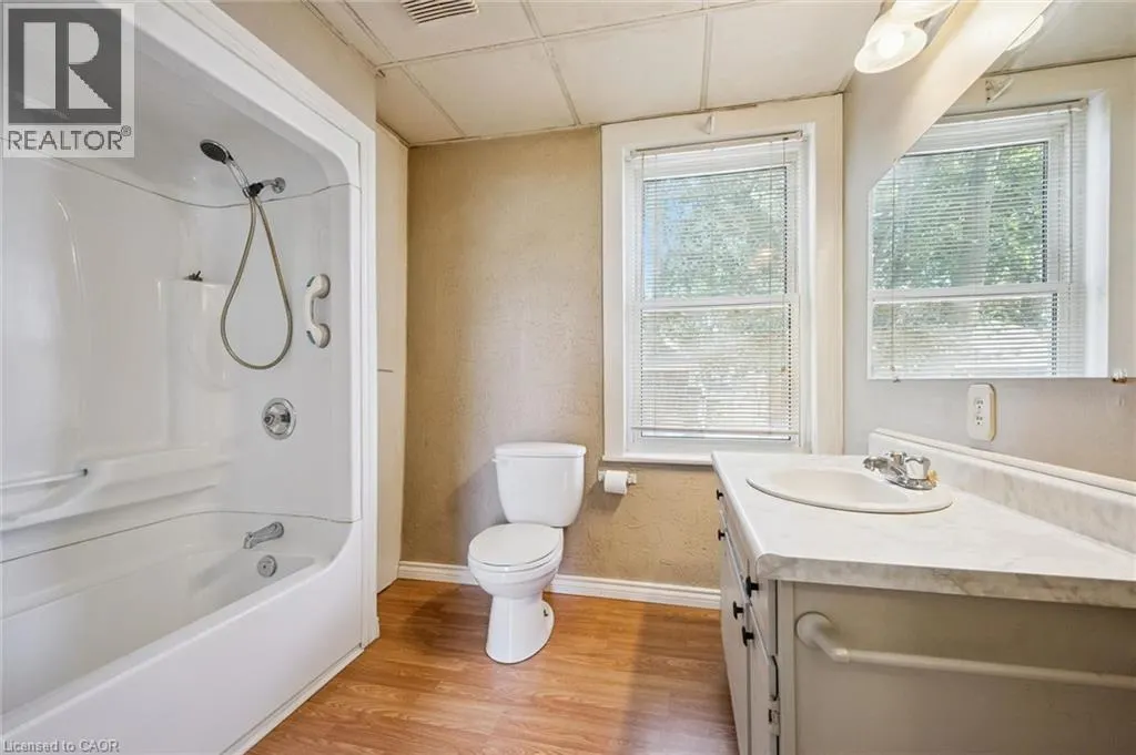 1126 QUEEN'S BUSH Road