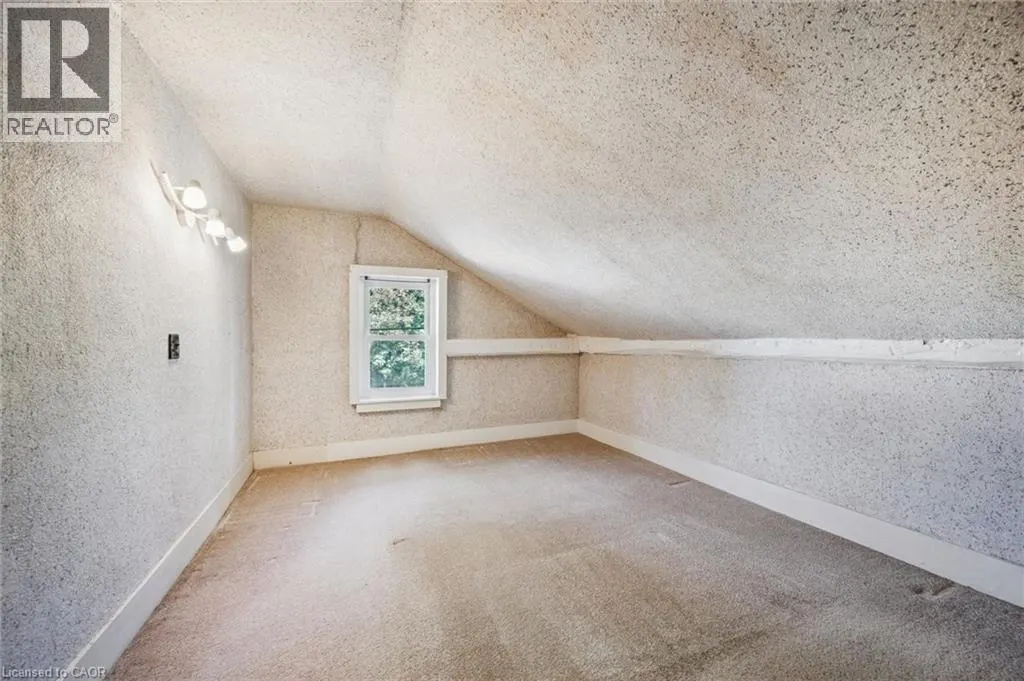 1126 QUEEN'S BUSH Road