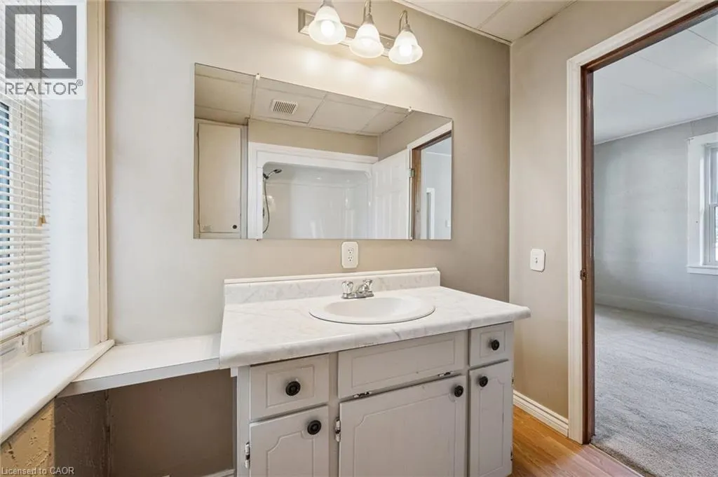 1126 QUEEN'S BUSH Road