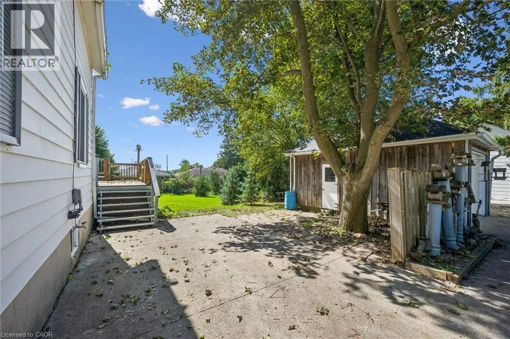 1126 QUEEN'S BUSH Road