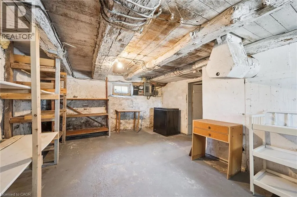 1126 QUEEN'S BUSH Road