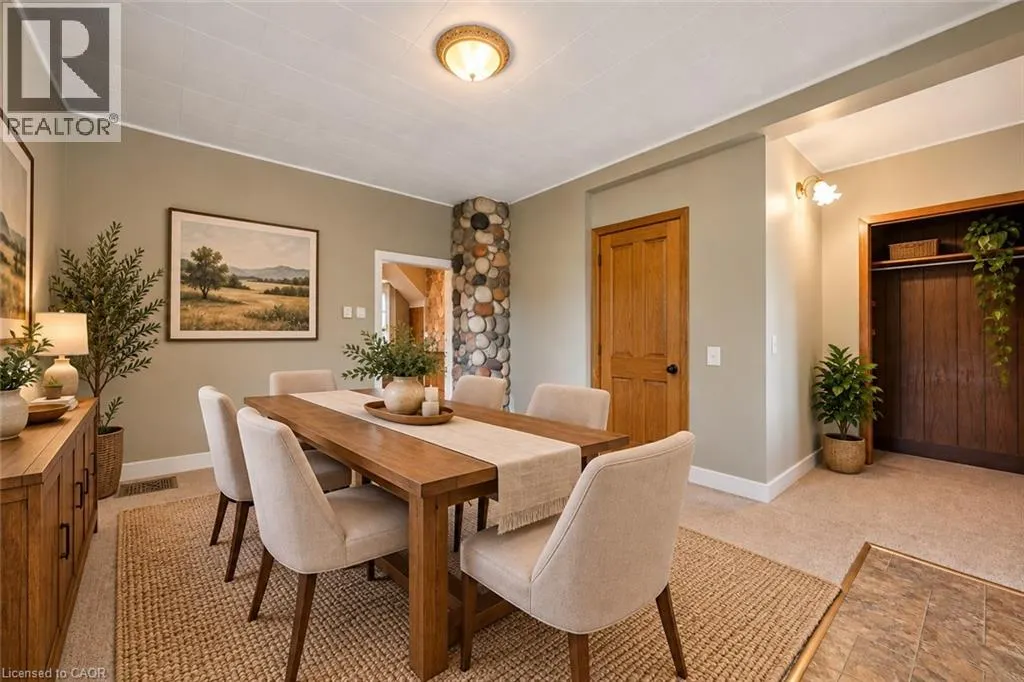 1126 QUEEN'S BUSH Road