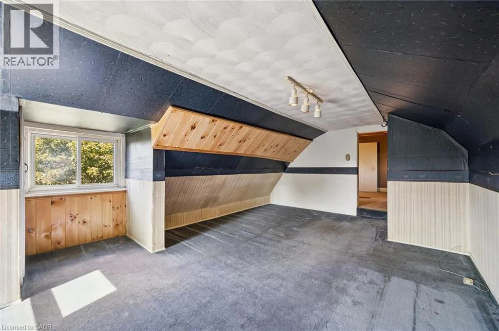 1126 QUEEN'S BUSH Road