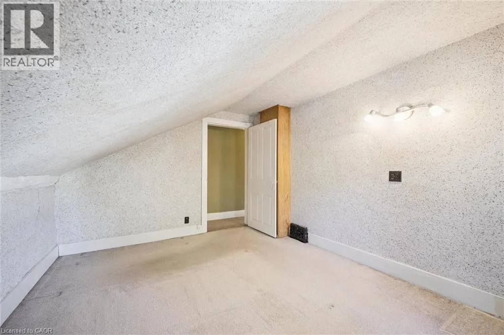 1126 QUEEN'S BUSH Road