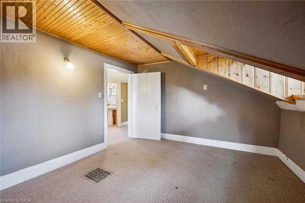 1126 QUEEN'S BUSH Road