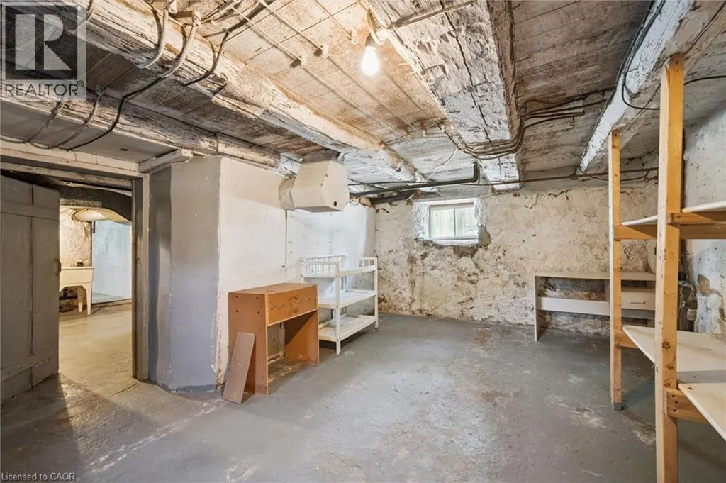 1126 QUEEN'S BUSH Road
