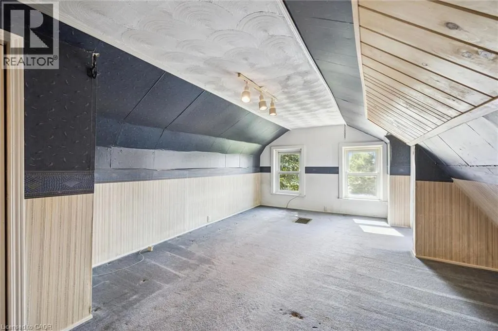 1126 QUEEN'S BUSH Road