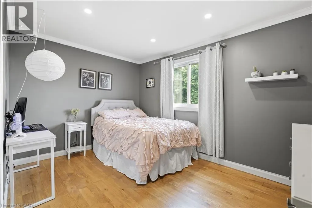 72 CRESTLYNN Crescent
