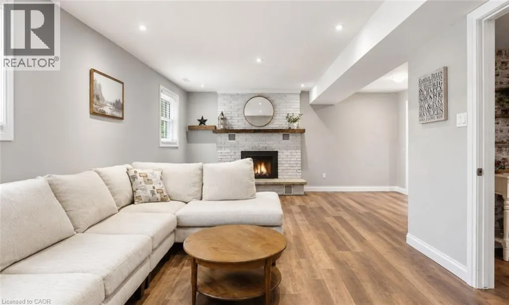72 CRESTLYNN Crescent