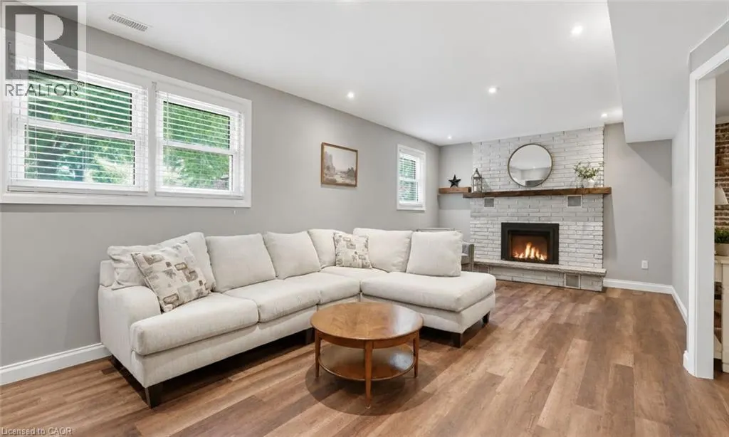 72 CRESTLYNN Crescent